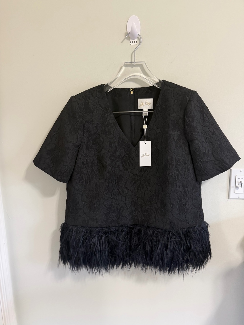 Lilly Pulitzer Rylan V-Neck Feather Trim Top in Noir - Size 8